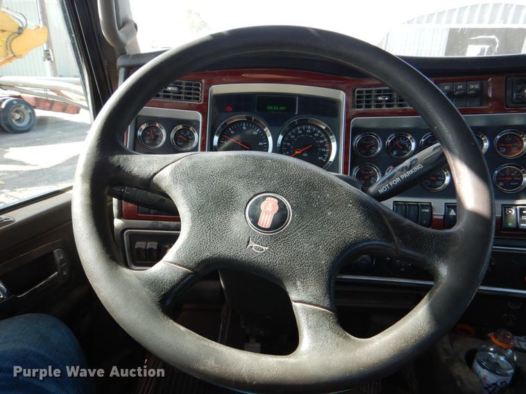 image for item KP9071 2009 Kenworth T800  semi truck