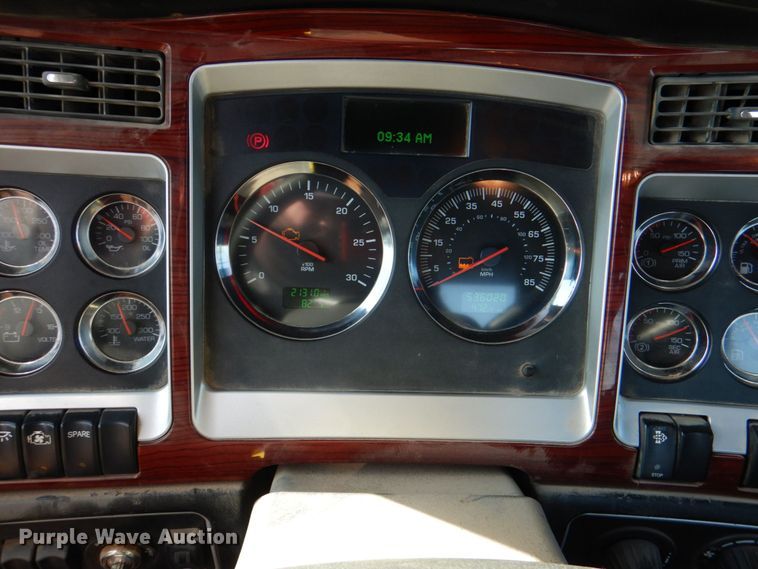 image for item KP9071 2009 Kenworth T800  semi truck