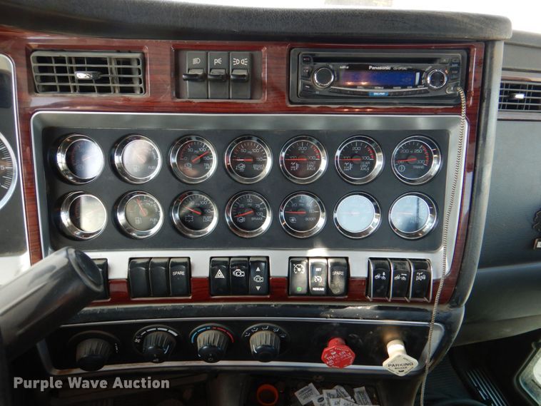 image for item KP9071 2009 Kenworth T800  semi truck