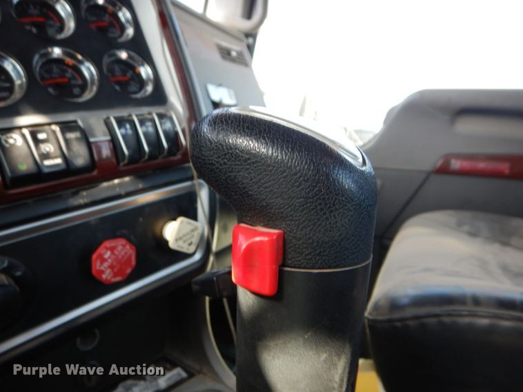 image for item KP9071 2009 Kenworth T800  semi truck