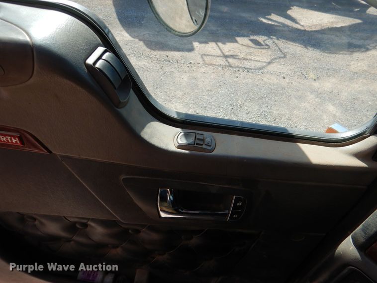 image for item KP9071 2009 Kenworth T800  semi truck