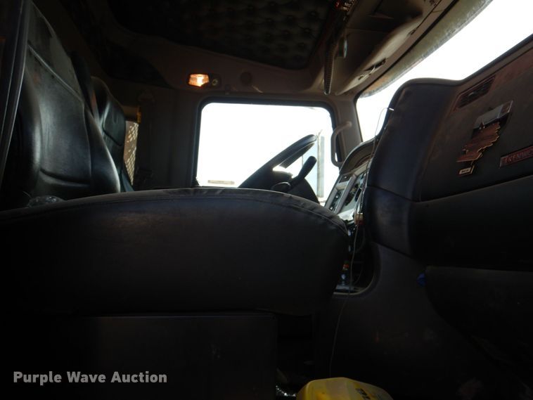 image for item KP9071 2009 Kenworth T800  semi truck