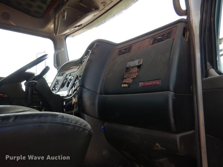 image for item KP9071 2009 Kenworth T800  semi truck