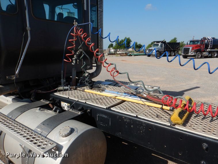 image for item KP9071 2009 Kenworth T800  semi truck