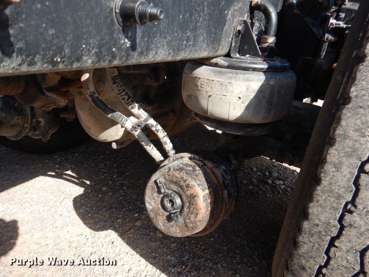 image for item KP9071 2009 Kenworth T800  semi truck