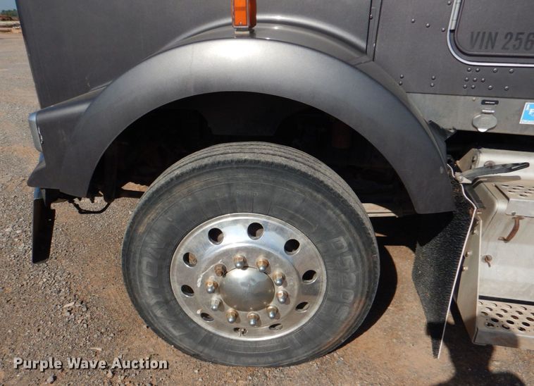 image for item KP9071 2009 Kenworth T800  semi truck