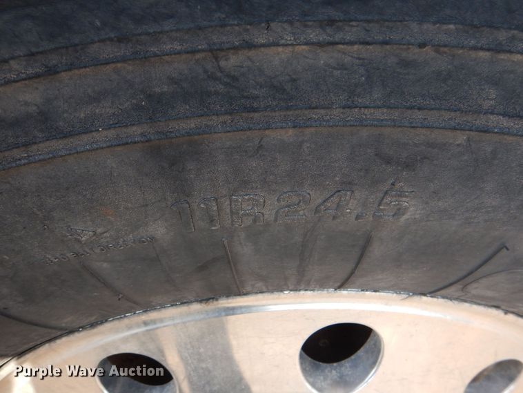 image for item KP9071 2009 Kenworth T800  semi truck