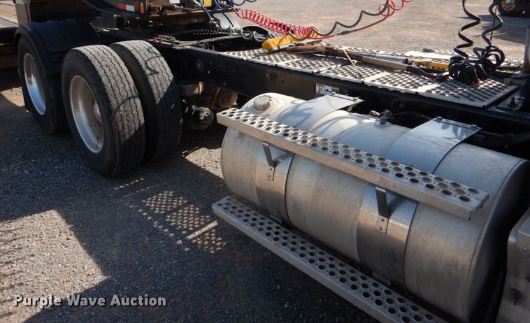 image for item KP9071 2009 Kenworth T800  semi truck