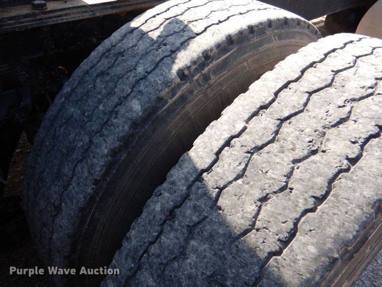 image for item KP9071 2009 Kenworth T800  semi truck