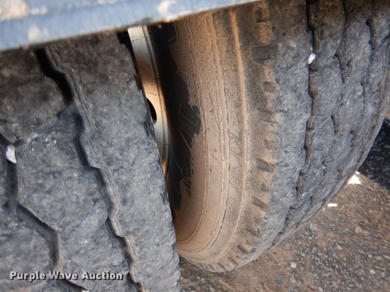 image for item KP9071 2009 Kenworth T800  semi truck