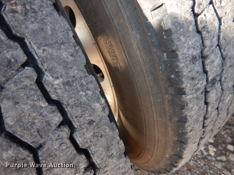 image for item KP9071 2009 Kenworth T800  semi truck