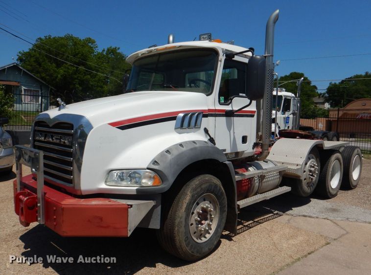 image for item KP9077 2007 Mack CT713  semi truck