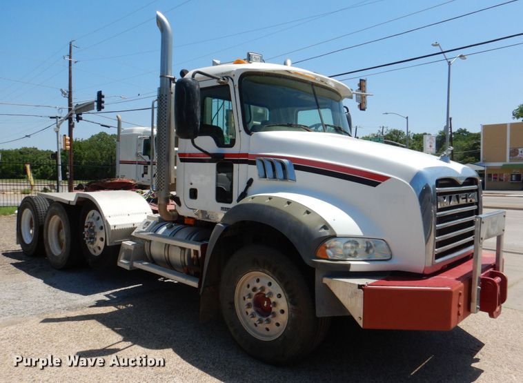 image for item KP9077 2007 Mack CT713  semi truck