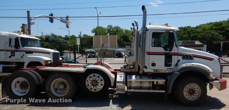 image for item KP9077 2007 Mack CT713  semi truck