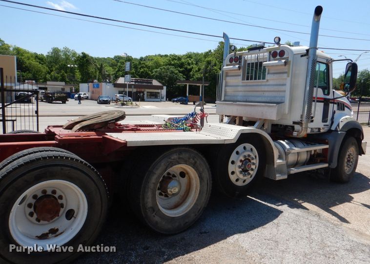 image for item KP9077 2007 Mack CT713  semi truck