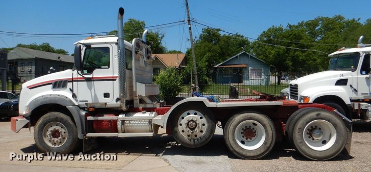image for item KP9077 2007 Mack CT713  semi truck