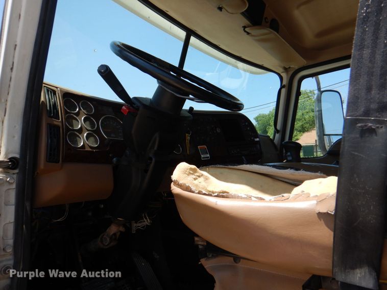 image for item KP9077 2007 Mack CT713  semi truck