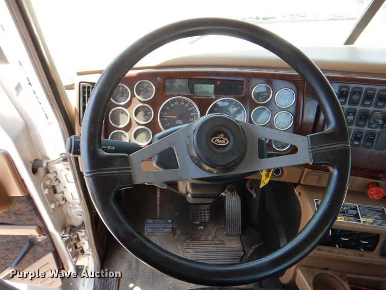 image for item KP9077 2007 Mack CT713  semi truck