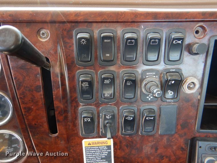 image for item KP9077 2007 Mack CT713  semi truck