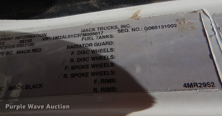 image for item KP9077 2007 Mack CT713  semi truck