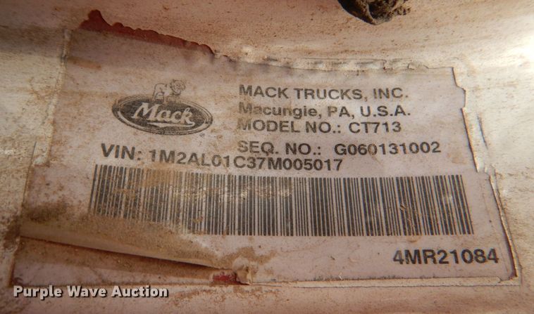 image for item KP9077 2007 Mack CT713  semi truck