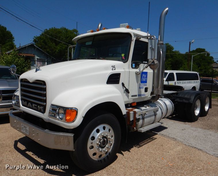 image for item KP9078 2006 Mack CV713  semi truck