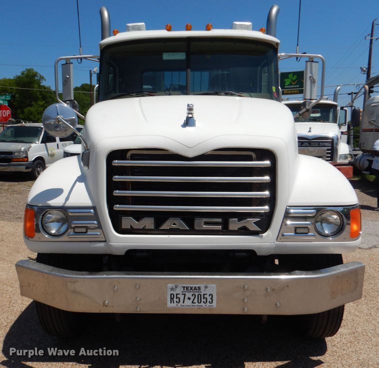 image for item KP9078 2006 Mack CV713  semi truck