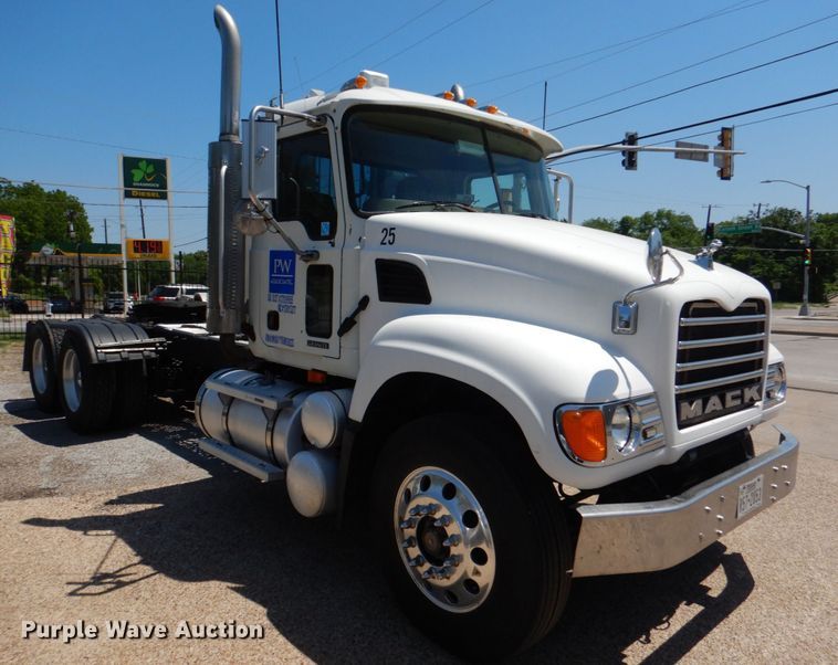 image for item KP9078 2006 Mack CV713  semi truck