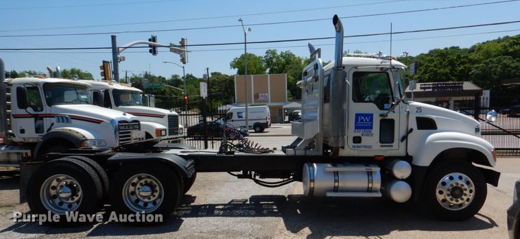 image for item KP9078 2006 Mack CV713  semi truck