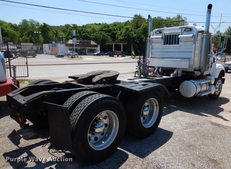 image for item KP9078 2006 Mack CV713  semi truck