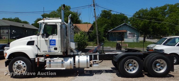 image for item KP9078 2006 Mack CV713  semi truck