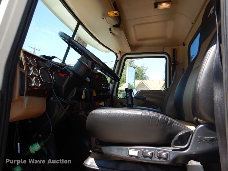 image for item KP9078 2006 Mack CV713  semi truck