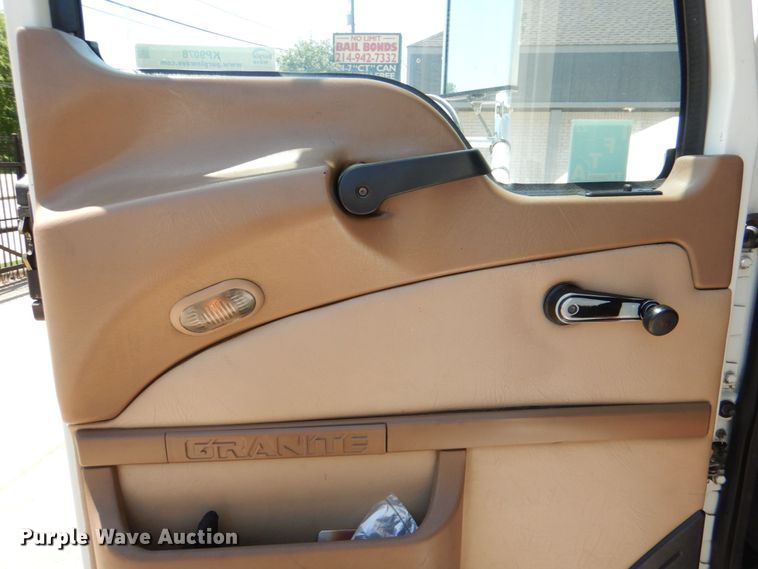 image for item KP9078 2006 Mack CV713  semi truck