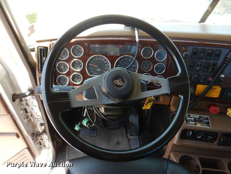 image for item KP9078 2006 Mack CV713  semi truck