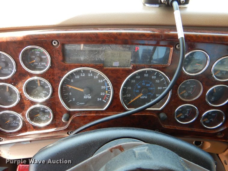 image for item KP9078 2006 Mack CV713  semi truck