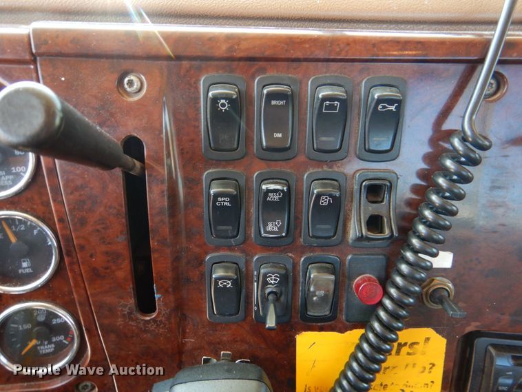 image for item KP9078 2006 Mack CV713  semi truck