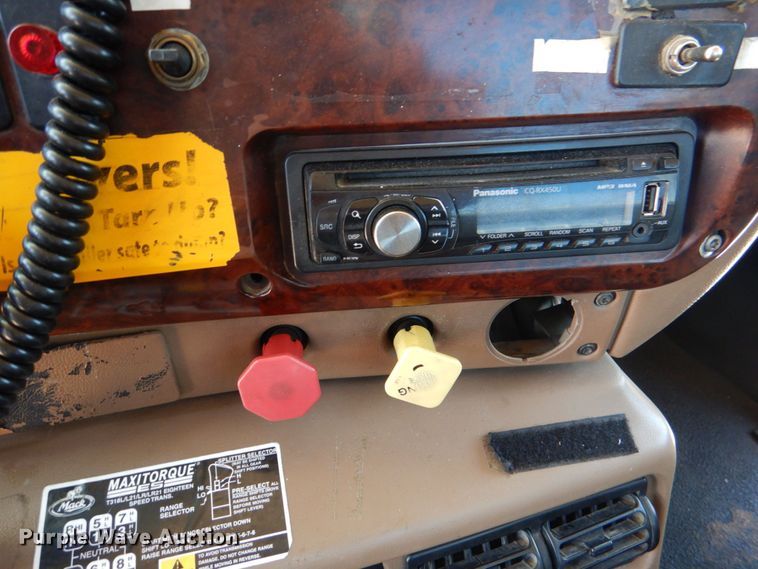 image for item KP9078 2006 Mack CV713  semi truck