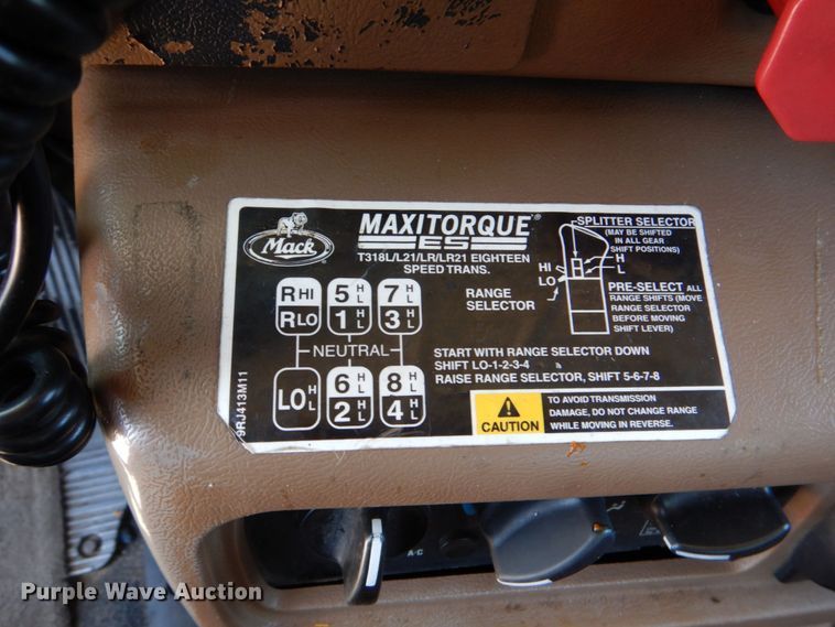 image for item KP9078 2006 Mack CV713  semi truck