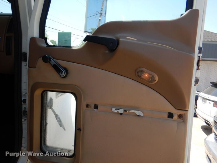 image for item KP9078 2006 Mack CV713  semi truck