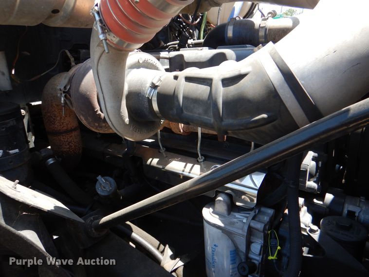 image for item KP9078 2006 Mack CV713  semi truck