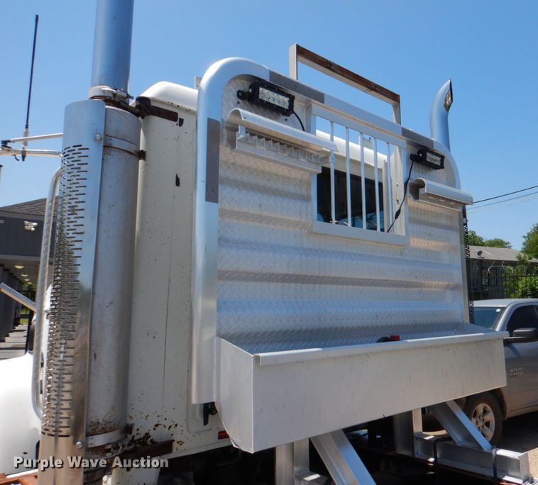 image for item KP9078 2006 Mack CV713  semi truck