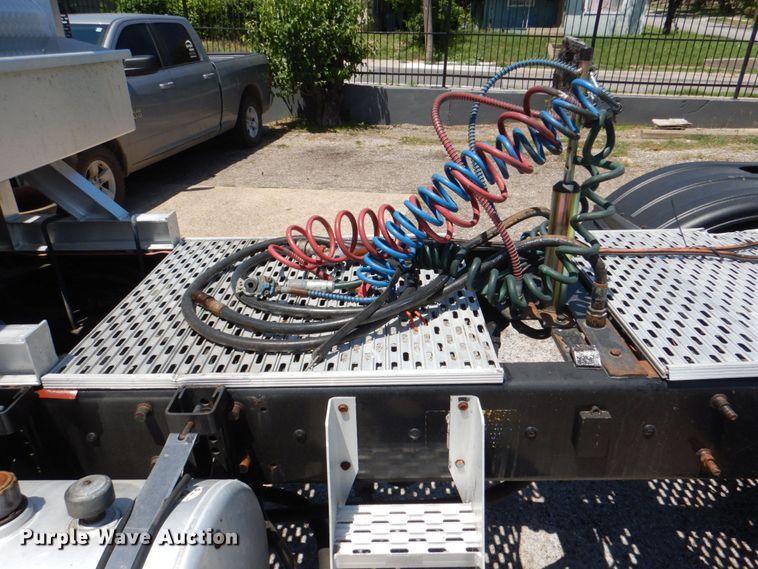 image for item KP9078 2006 Mack CV713  semi truck