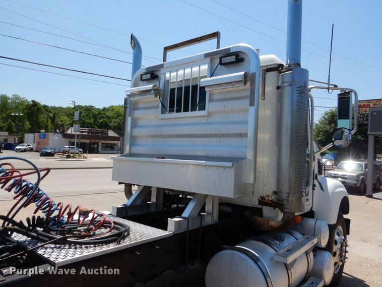 image for item KP9078 2006 Mack CV713  semi truck