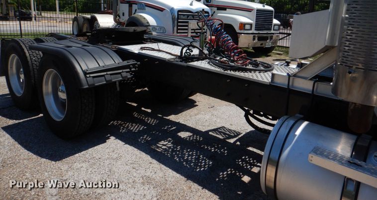 image for item KP9078 2006 Mack CV713  semi truck