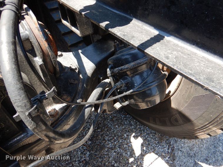 image for item KP9078 2006 Mack CV713  semi truck