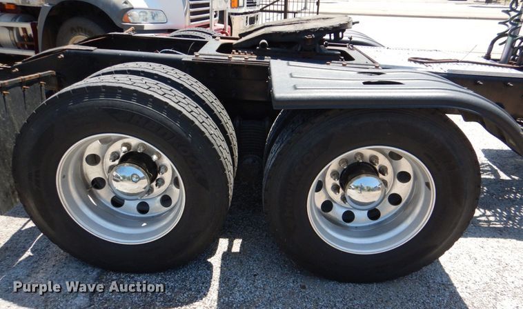 image for item KP9078 2006 Mack CV713  semi truck