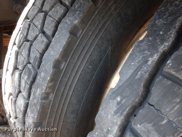 image for item KP9078 2006 Mack CV713  semi truck