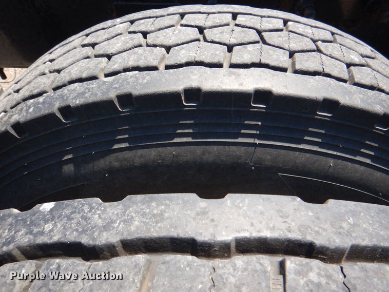 image for item KP9078 2006 Mack CV713  semi truck