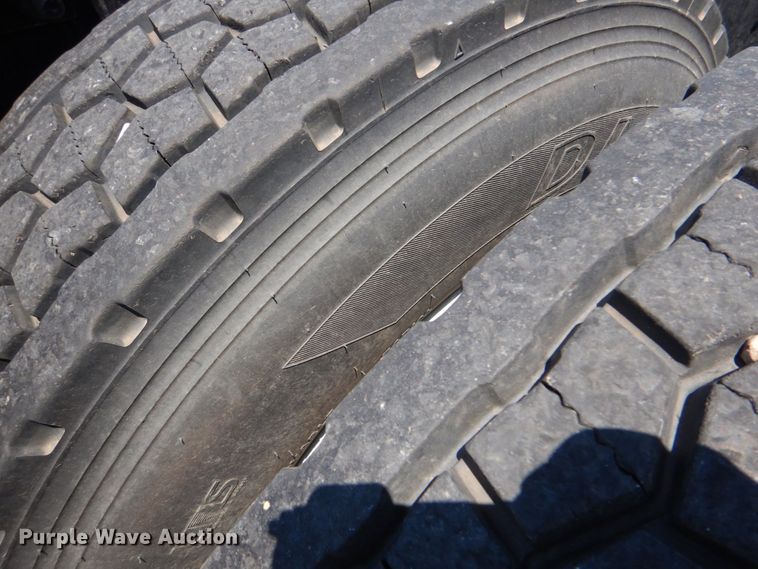 image for item KP9078 2006 Mack CV713  semi truck