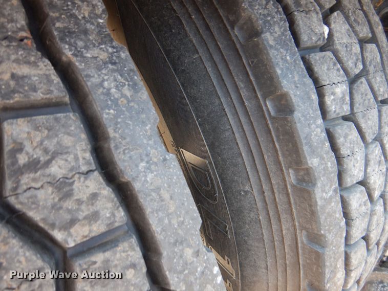 image for item KP9078 2006 Mack CV713  semi truck